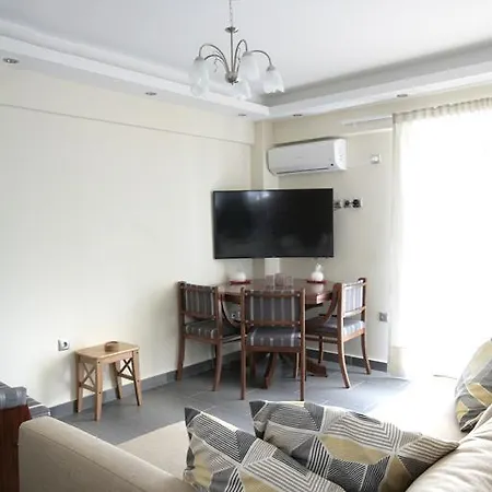 Elegant Flat In Athenian Riviera